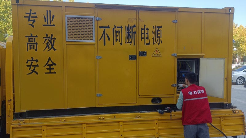 通许柴油发电机组和UPS电源配合使用时，如何避免切换过程中的电力中断？