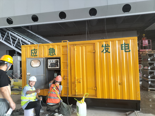 通许怎样判断空气滤清器是否需要更换？
